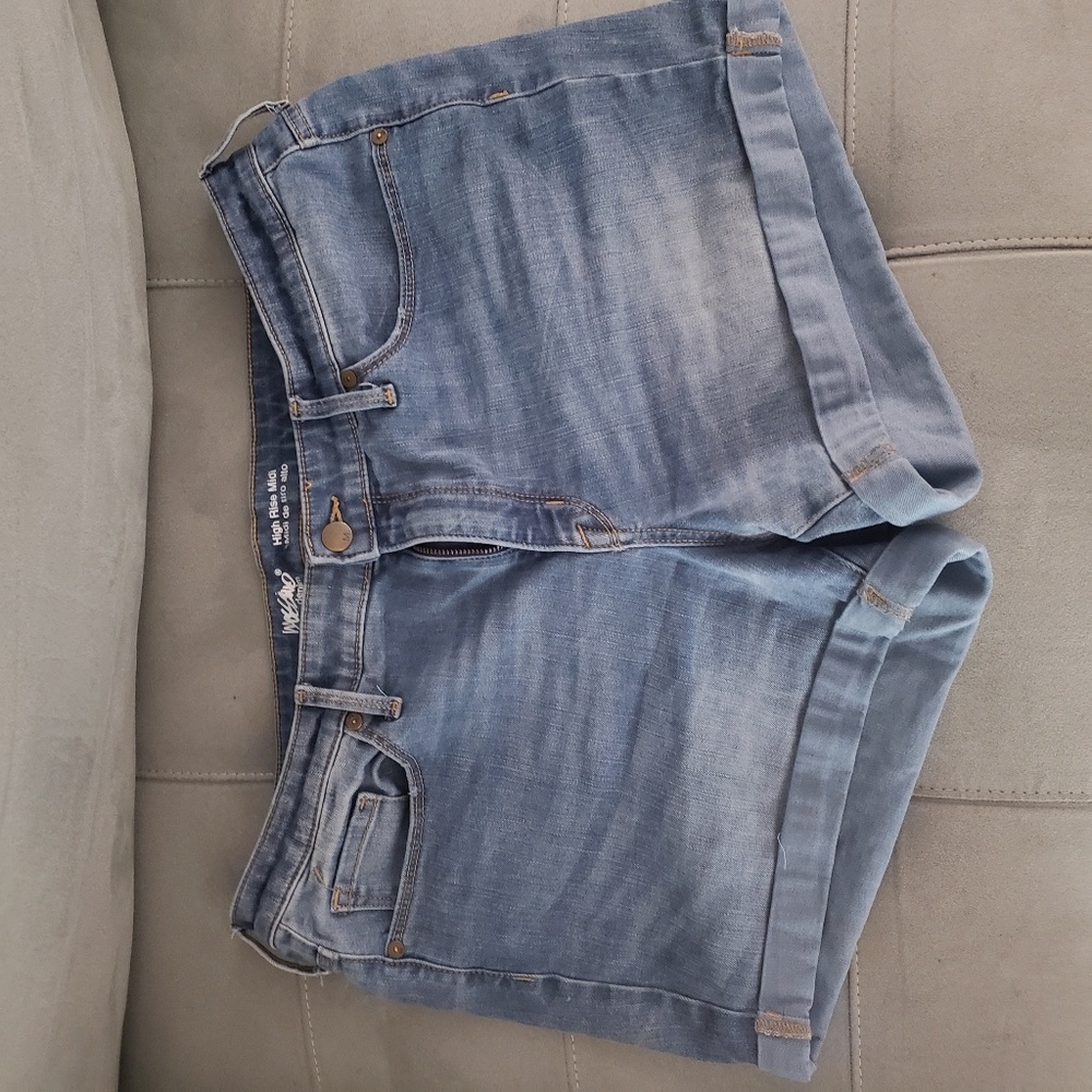 Women's high rise shorts